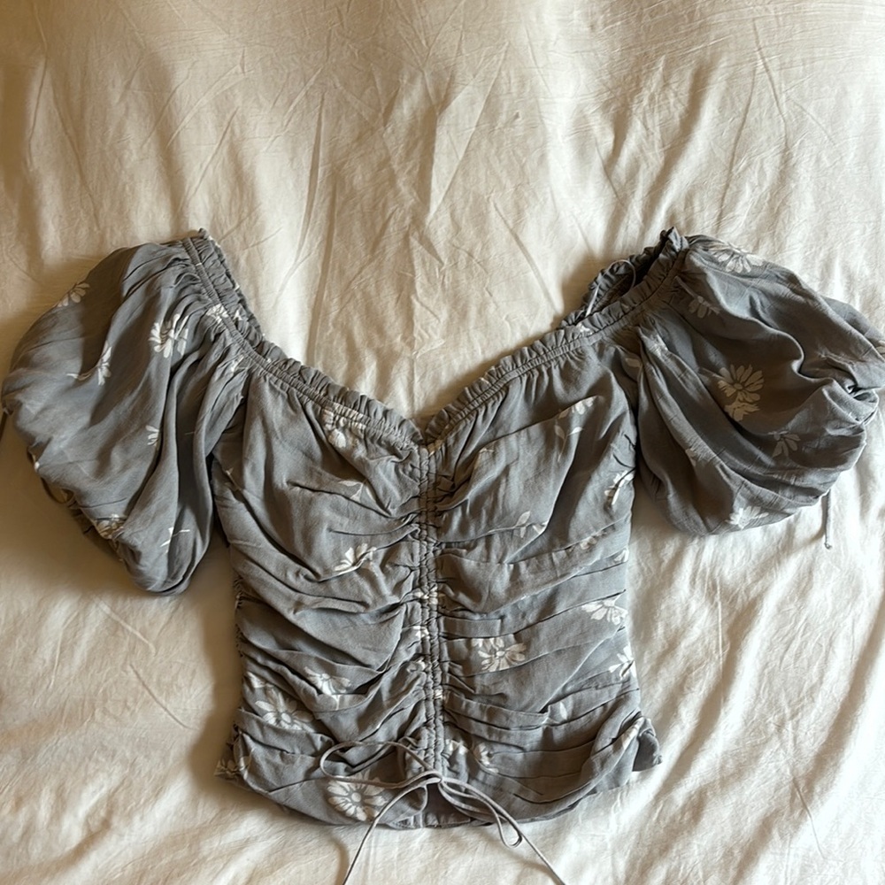 Floral Gray Puff Sleeve Top